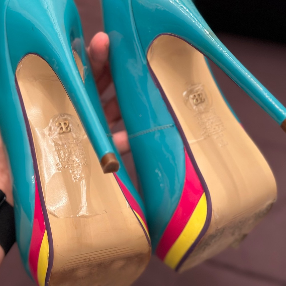 Heels sz 7 - Picture 3 of 6